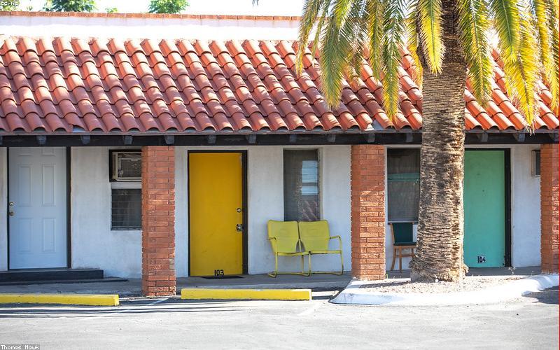 طائرة في مطار توسان